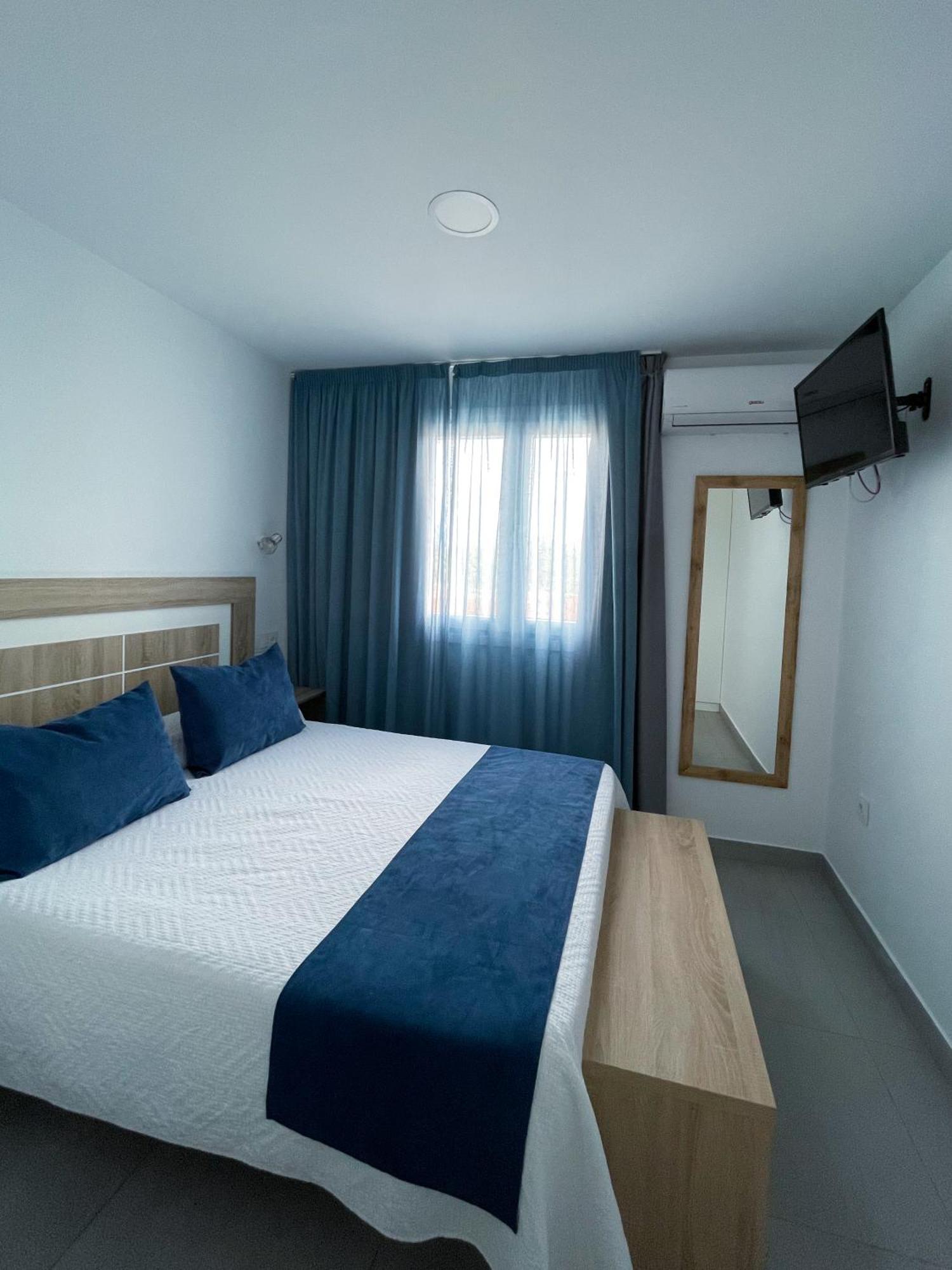 Apartamentos Lusitania Parking Gratis Bajo Disponibilidad メリダ エクステリア 写真